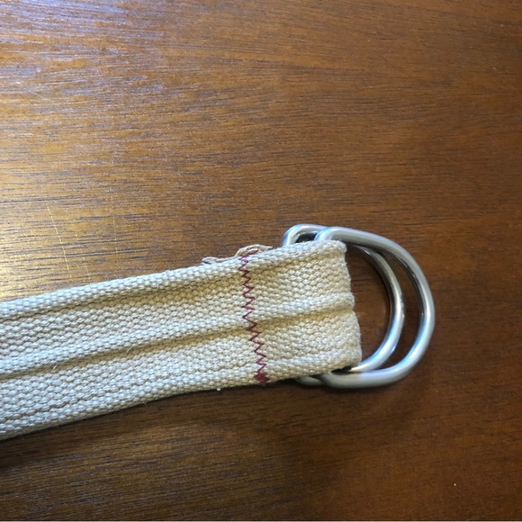 Khaki colored canvas belt - Picture 2 of 6